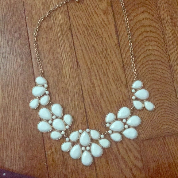 Jewelry - White pear shaped necklace